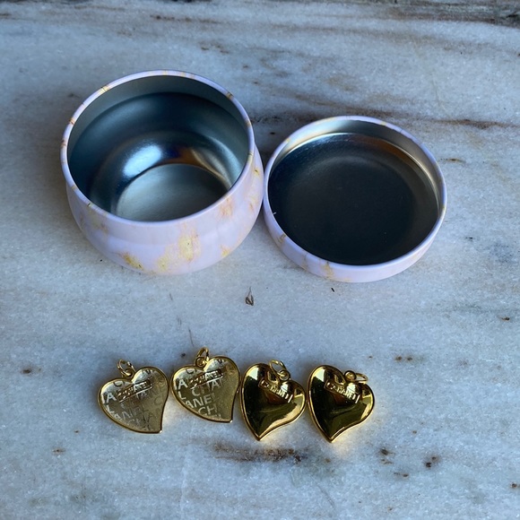 SET OF 4 VINTAGE NECKLACE CHARMS 2 BLACK 2 PINK COMES WITH TIN - Picture 2 of 2